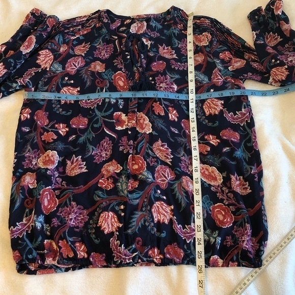 LUCKY BRAND Blouse Women's Size Medium Blue Pink Floral V-Neck Long Sleeve Top - Picture 3 of 13